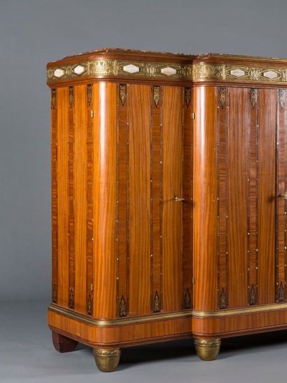 Louis MAJORELLE (1859-1926) Grand meuble de rangement à H d'appui en citronnier de...