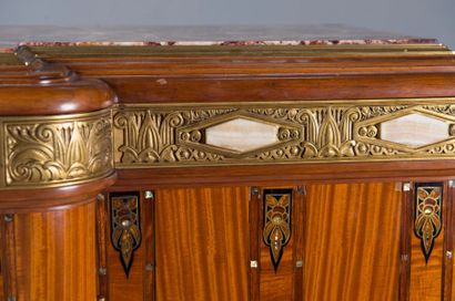 Louis MAJORELLE (1859-1926) Grand meuble de rangement à H d'appui en citronnier de...