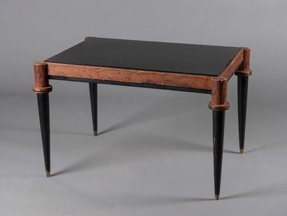 Dans le goût de Charles Marcel COARD (1889-1975) Table basse à plateau en opaline...