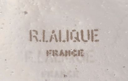 RENE LALIQUE (1860-1945) Vase PALESTRE Epreuve en verre blanc satiné, patine sépia,...