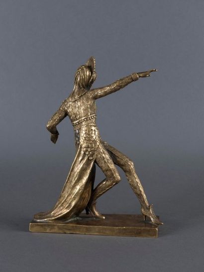 C. MIRVAL Danseuse Sculpture en bronze à patine doré. Présente des traces de restauration.Socle...