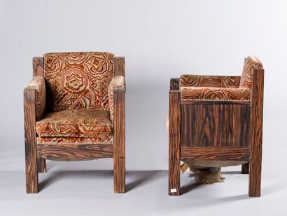 Dans le goût de Francis Jourdain Paire de fauteuils modernistes en macassar et velours.H:...