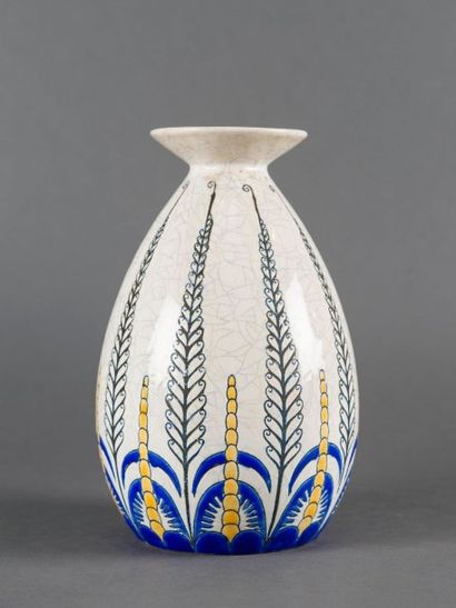 KERAMIS (Belgique) Vase balustre en faïence craquelée et émaillée à décor géométrique.Modèle...