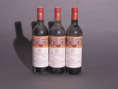 null 3 B CHÂTEAU MOUTON ROTHSCHILD (2 B.G; e.l.s. + 1 accroc; 1 accroc léger sommet...