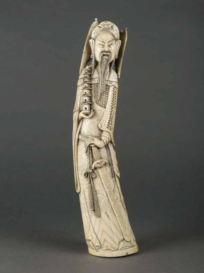 null CHINE Dignitaire en ivoire sculpté H : 45 cm
