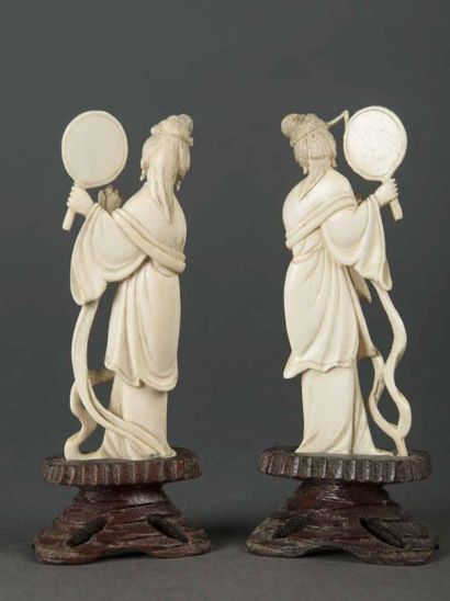 null CHINE Deux danseuses en ivoire sculpté République, début du XXème siècle