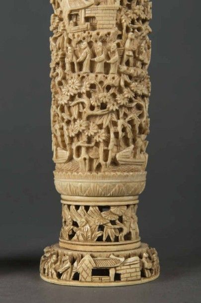 null CHINE Paire de vases en ivoire sculpté 19ème siècle H : 26 cm