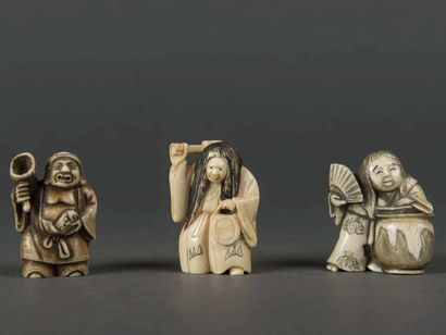 null JAPON Ensemble de 3 netsukés en ivoire sculpté, dont Sorcière à double visage....