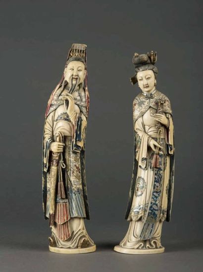 null CHINE Paire de dignitaires des royaumes combattant en ivoire sculpté polychome...