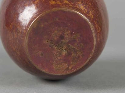 null Claudius LINOSSIER (1893-1953) Vase de forme ellipsoïdale rétréci en dinanderie...