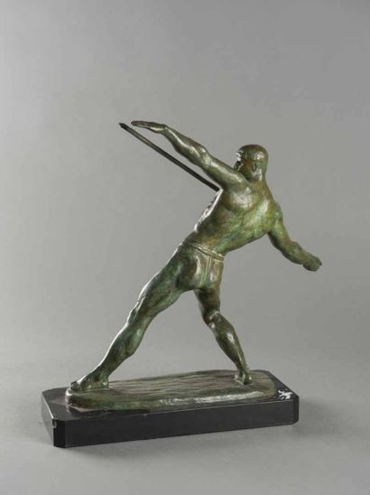 null GUERO (XX EME) Archer Bronze à patine verte reposant sur un marbre noir, légère...