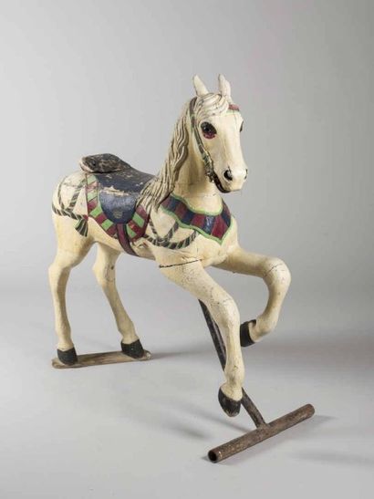 null Alfred CHANVIN (1856-1961) Cheval de manège en bois sculpté polychrome, yeux...