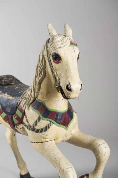 null Alfred CHANVIN (1856-1961) Cheval de manège en bois sculpté polychrome, yeux...