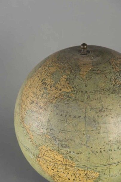 null Globe terrestre dressé par Charles PERIGOT sur pied en bois noirci H ; 41, circonference...