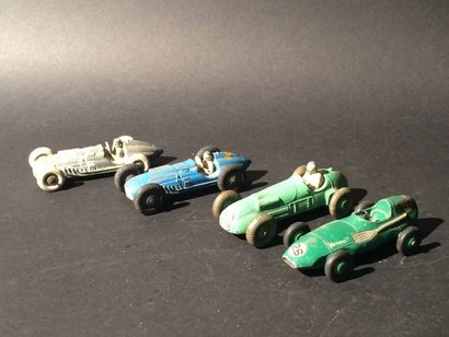 null lot comprenant 4 voitures Dinky Toys Dinky Toys 23H Talbot Lago Dinky Toys 23H...