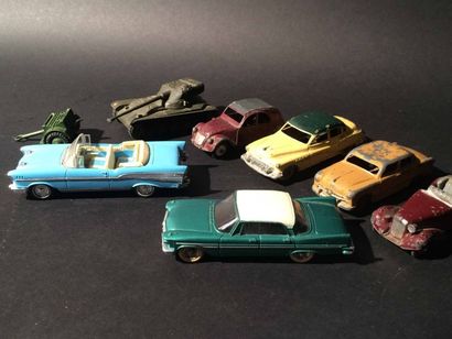 null Lot de 7 voitures Dinky Toys états divers (la remorque figurant su rla photo...