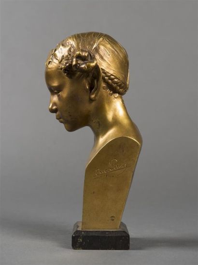 null Eugène Piron (1875-1928) Buste de faunesse Bronze sur socle marbre noir Ciselure...