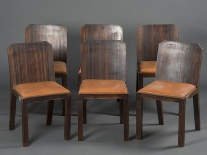 null TRAVAIL FRANCAIS 1940 Série de six chaises en placage d'ébène de macassar, assises...