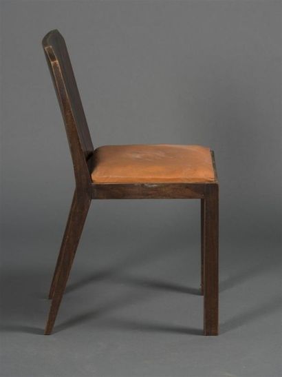 null TRAVAIL FRANCAIS 1940 Série de six chaises en placage d'ébène de macassar, assises...