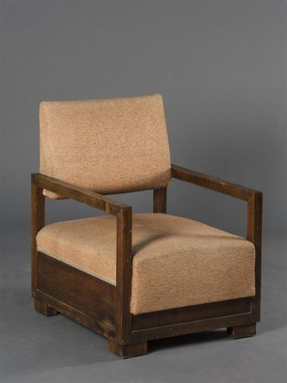 null Francisque Chaleyssin (1872-1951) Paire de fauteuils bas en chêne teinté foncé,...