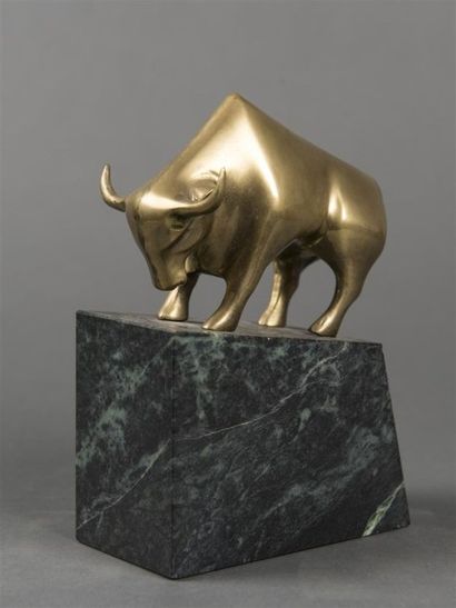 null Paire de Serre-livres en bronze doré, l'un représentant un ours reposant sur...