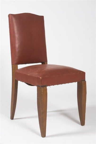 null Jean PASCAUD (1903 - 1996) Dans le goût de Suite de six chaises en chêne teinté...