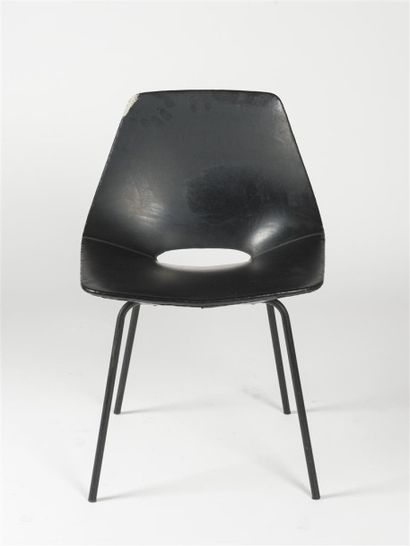 null Pierre GUARICHE (1926-1995) Chaise "Amsterdam" dit "Tonneau", piétement métallique...