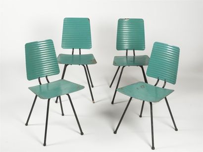 null Dans le goût de Mathieu MATEGOT (1910-2001) Suite de quatre chaises en métal...