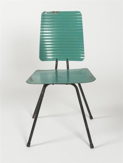null Dans le goût de Mathieu MATEGOT (1910-2001) Suite de quatre chaises en métal...