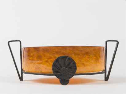 null Andre DELATTE (1887-1953) Nancy _x000D_

Large coupe en verre marbré orangé...