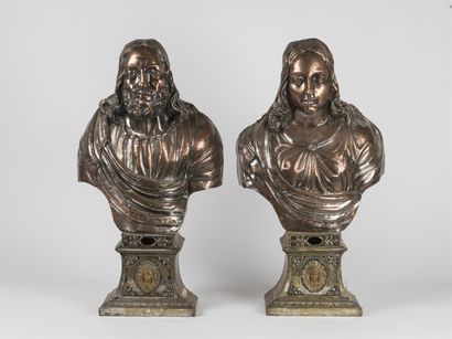 null ITALIE, Importante paire de bustes reliquaires en cuivre repoussé ciselé et...