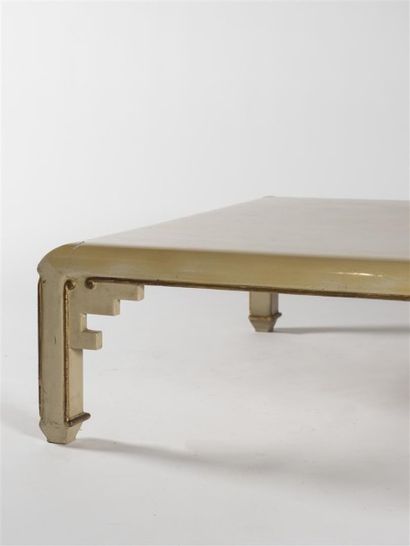 null TRAVAIL FRANÇAIS 1940 Table basse de style néoclassique en laque naturelle gris...