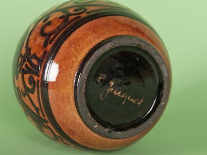 null Paul JACQUET (1883-1968) Vase de forme pansue en terre vernissée polychrome...