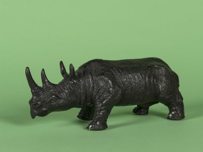 null TRAVAIL FRANÇAIS 1970 Sculpture en bronze à patine noire figurant un rhinocéros...