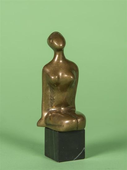 null TRAVAIL FRANÇAIS Buste de femme Sculpture en bronze doré reposant sur un socle...