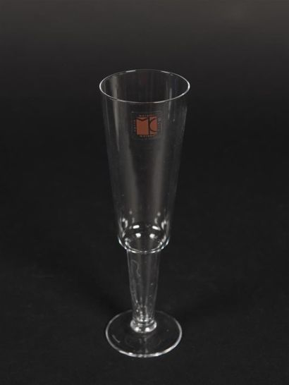 null Carlo MORETTI (né en 1934) Suite de six flûtes à champagne en cristal transparent...