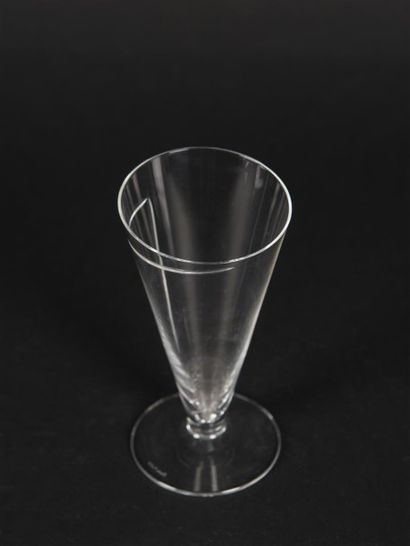 null Carlo MORETTI (né en 1934) Suite de onze verres en cristal transparent soufflé....