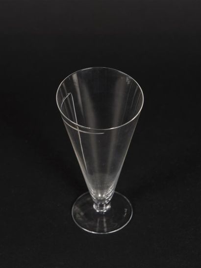 null Carlo MORETTI (né en 1934) Suite de onze verres en cristal transparent soufflé....
