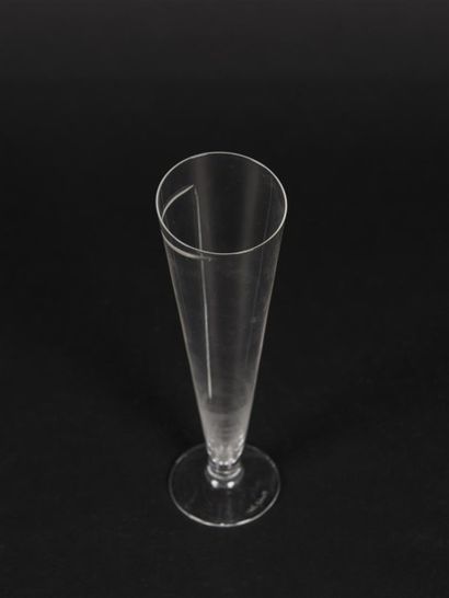 null Carlo MORETTI (né en 1934) Suite de onze verres en cristal transparent soufflé....