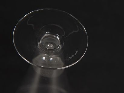 null Carlo MORETTI (né en 1934) Suite de onze verres en cristal transparent soufflé....