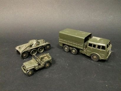 null Dinky Toys France trois véhicules militaires bon état