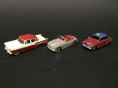 null Dinky Toys France trois voitures : SIMCA Chambord, Simca 8 Sport et Simca Aronde...