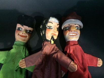 null trois marionnettes du théâtre de Guignol: Guignol, Gnafron et Madelon têtes...