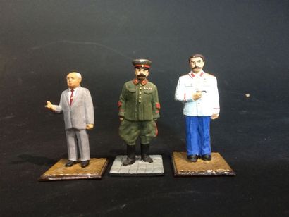 null Trois figurines en plomb peintes à la main représentant Staline et Gorbatchev...