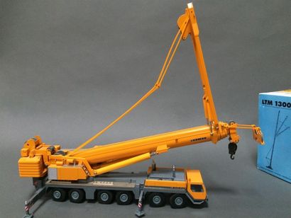 null LIEBHERR LTM 1330/1 grue automotrice 1/50e, L: 32 cm, fabricant: conrad 2097/0,...