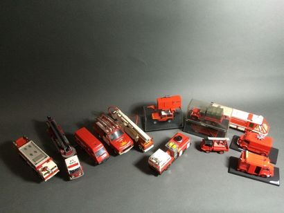 null Lot de 14 véhicules de pompier bon état