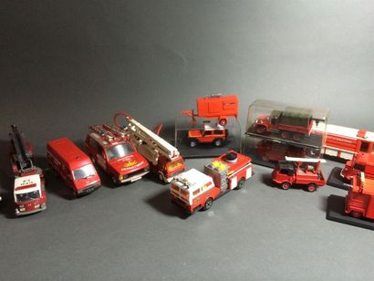 null Lot de 14 véhicules de pompier bon état