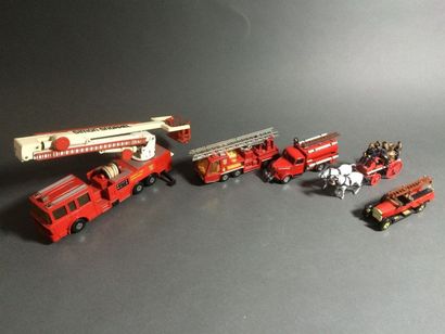 null MATCHBOX , lot de 5 véhicules de pompier très bon état
