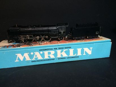 null MARKLIN 3048 locomotive et son tender bon état dans boite