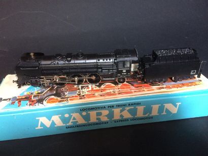 null MARKLIN 3048 locomotive et son tender bon état dans boite